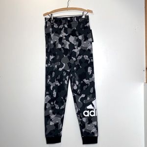 Adidas core camo fleece jogger